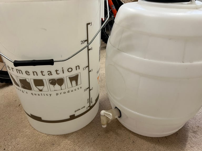 Beer kit / barrels / brewing kit