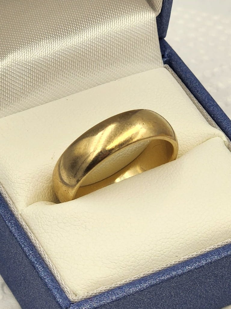 9ct gold heavy ring wide band wedding thumb solid D shaped not scrap