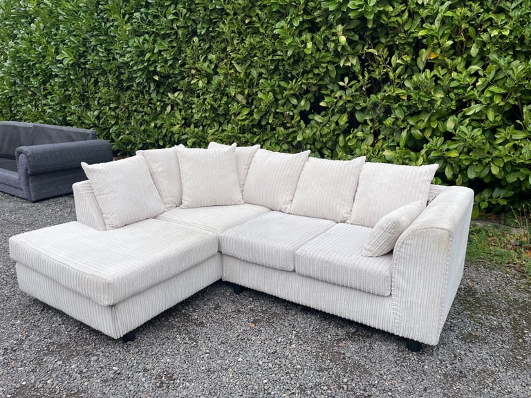 FREE DELIVERY 🥰🚚🥰 BEIGE FABRIC CORNER SOFA GOOD CONDITION 