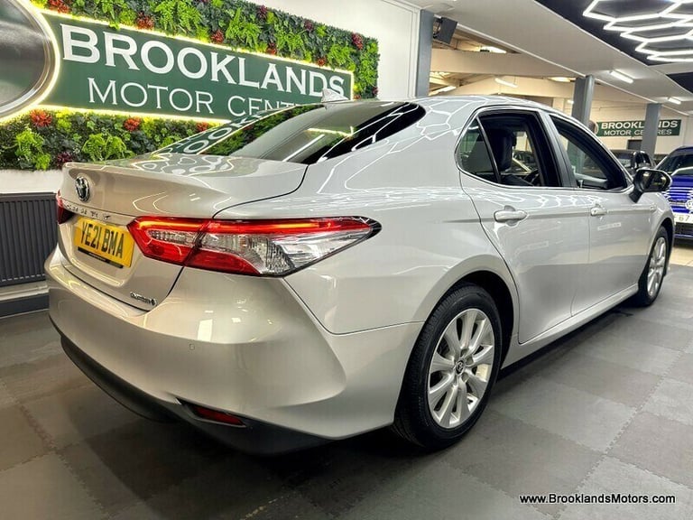 Toyota Camry 2.5 VVT-I DESIGN [SAT NAV, LEATHER, HEATED SEATS &amp; REVERSE CAMERA]