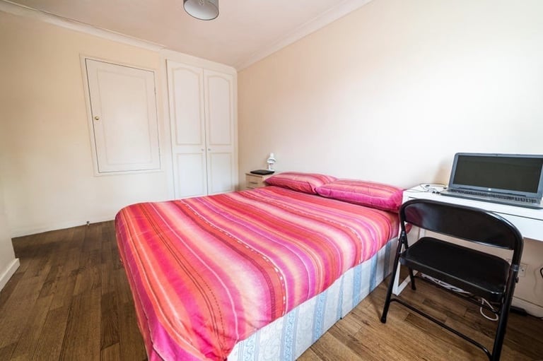 🌿Spacious Room Near Canary Wharf/Mile End | Available From Now‼️
