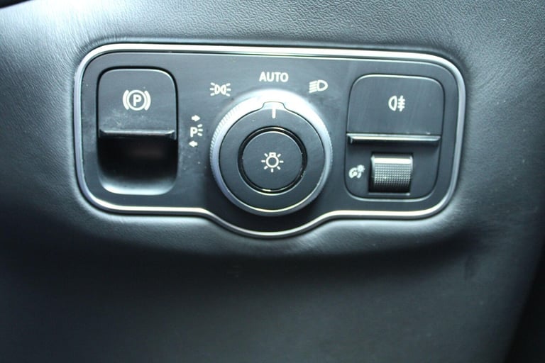 2021 Aston Martin DBX V8 550 5dr Touchtronic HATCHBACK PETROL Automatic