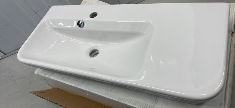 BNIB semi pedestal sink - FREE