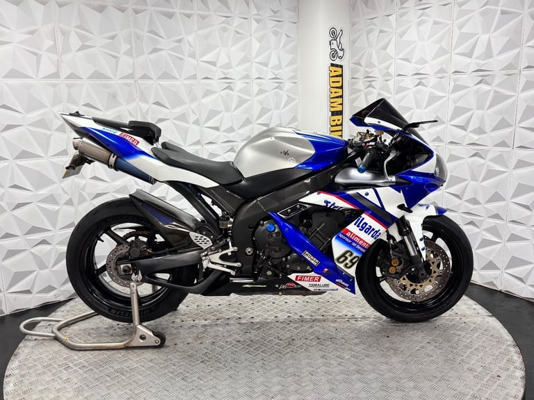 2004 Yamaha R1 | *WARRANTY PROVIDED*