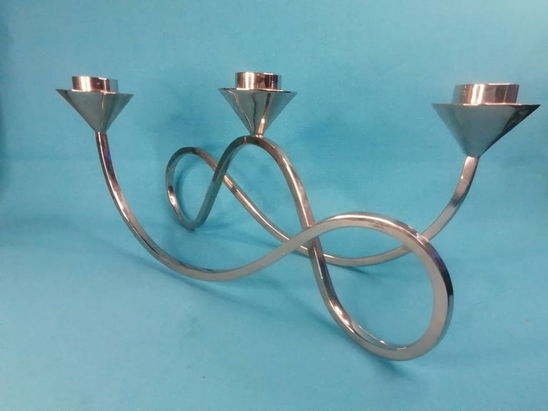 10-inch length and 5,3inch height. Triple Candle Holder In Chrome Metal 1980. 