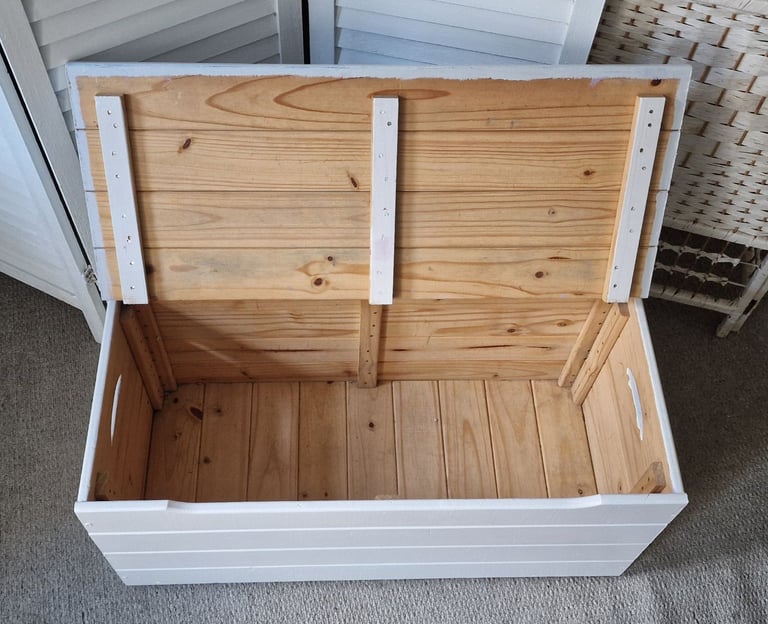 UPCYCLED SOLID PINE STORAGE BOX (please read ad description)