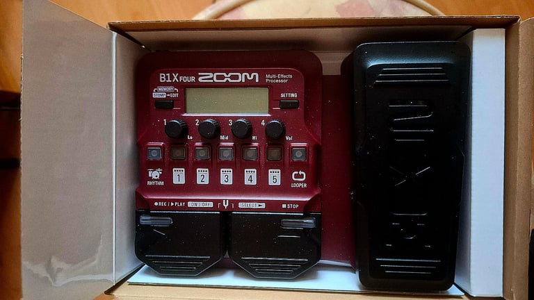 Zoom B1x bass effects unit 