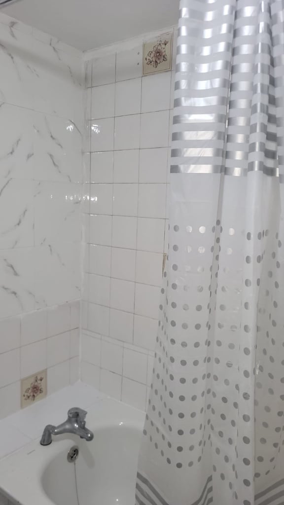 Double rooms available in modern clean flat. 10mins walk to Brixton Tube 