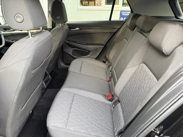 2025 Volkswagen Golf 1.5 TSI Match 5dr, UNDER 3300 MILES, MAY 2028 VOLKSWAGEN WARRANTY HATCHBACK ...