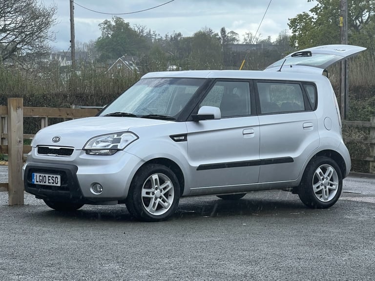 KIA SOUL 1.6 CRDi 2 5dr Silver Lovely Value Family motoring