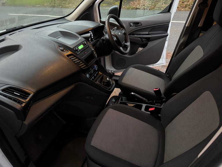 Ford Transit Connect 5 Seat Crewvan, Kombi .A/C, MSRT alloys, EU6