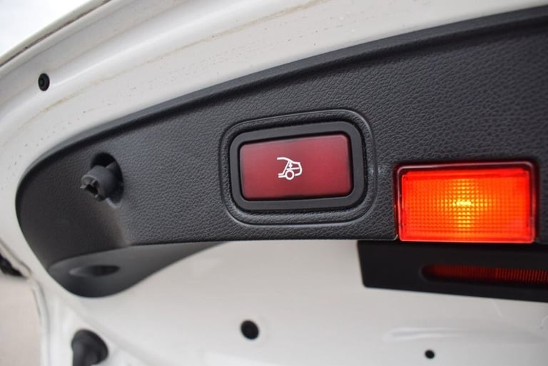 2017 Mercedes-Benz C Class 2.0 C200 AMG Line Cabriolet 2dr Petrol G-Tronic+ Euro 6 (s/s) (184 ps)...