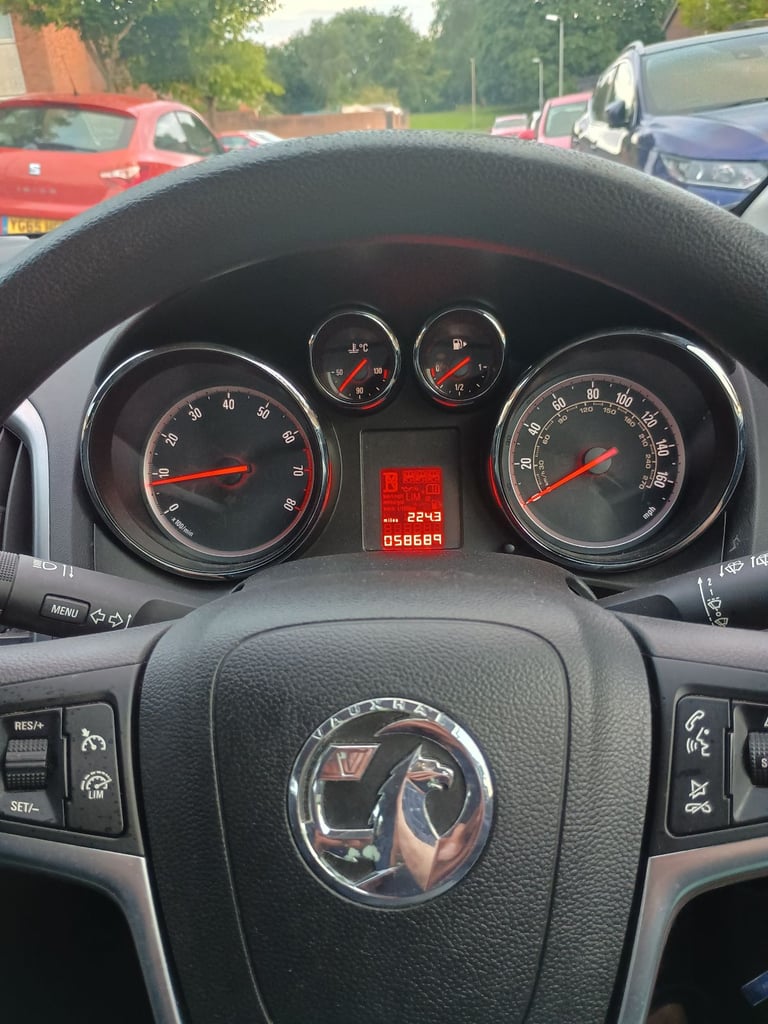 Vauxhall, ASTRA, Hatchback, 2014, Manual, 1598 (cc), 5 doors