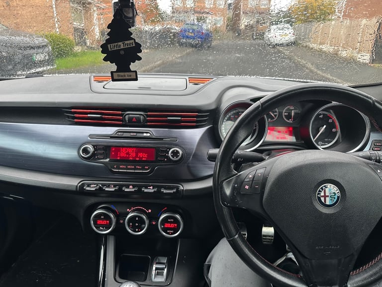 Alfa Romeo, GIULIETTA, Hatchback, 2010, Manual, 1956 (cc), 5 doors