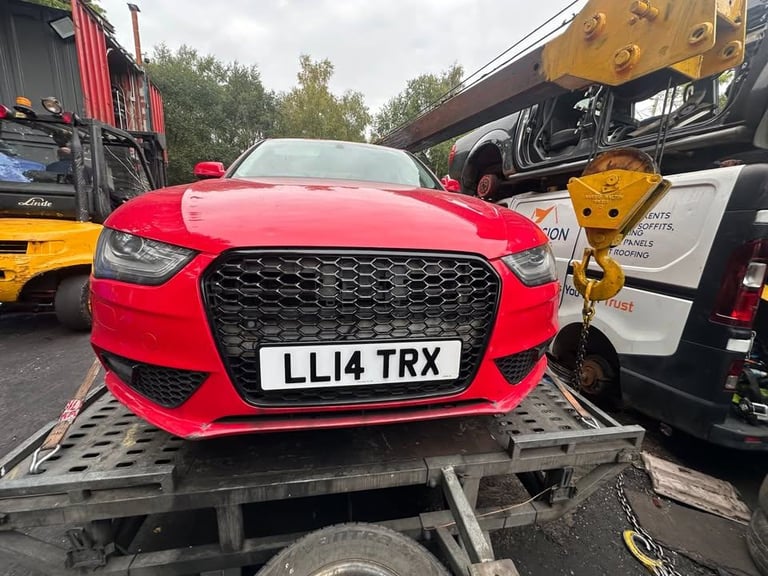 AUDI A4 2014 2.0 DIESEL BREAKING FOR PARTS