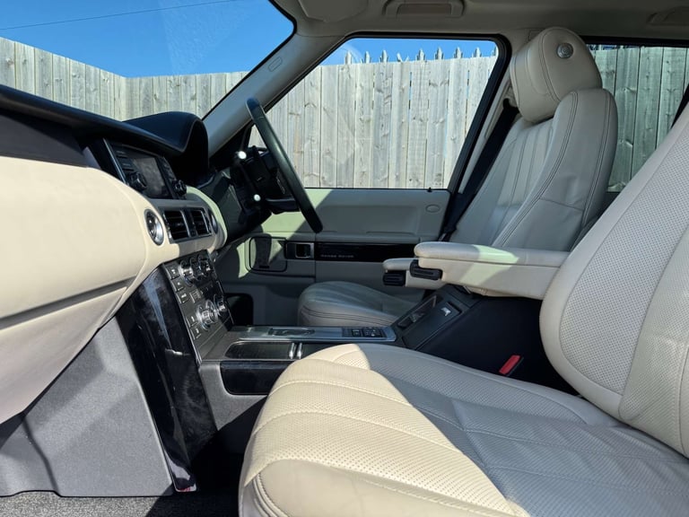 2012 Land Rover Range Rover 4.4 Range Rover Vogue SE TDV8 Automatic 4WD 5dr - NATIONAL DELIVERY* ...