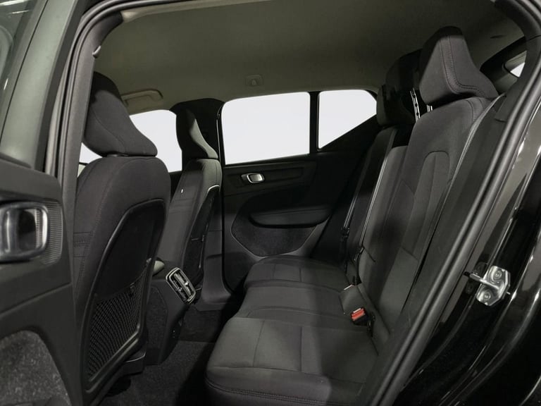 2020 Volvo XC40 2.0 D3 MOMENTUM 5d 148 BHP Estate Diesel Automatic