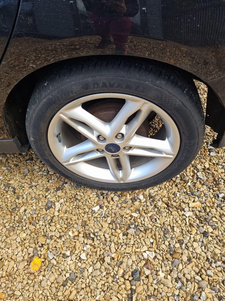 2015 Ford Focus 1.0T EcoBoost Zetec Euro 6 (s/s) 5dr HATCHBACK Petrol Manual