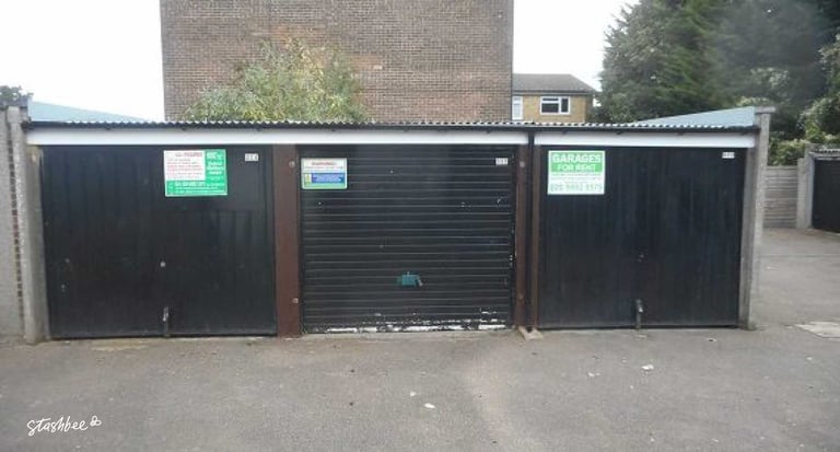 Garage to rent in London (N14) | Stashbee