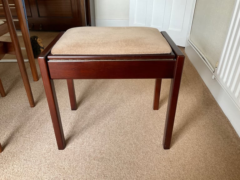 UPRIGHT OVERSTRUNG MAHOGANY PIANO WITH JOHN AUSTIN STOOL