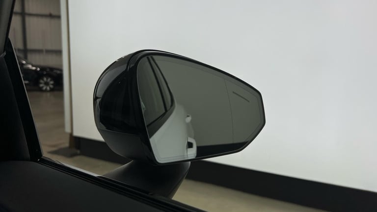 2025 Volvo EX30 Twin Performance Plus (Harman Kardon Sound, Apple CarPlay, BLIS) ESTATE Electric ...