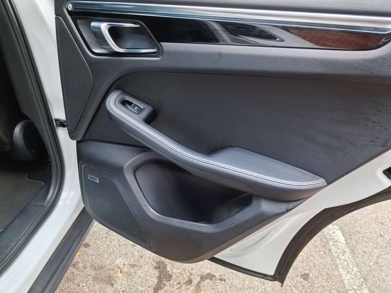 2015 Porsche Macan 3.0 Macan S D Semi-Auto 4WD 5dr SUV Diesel Automatic