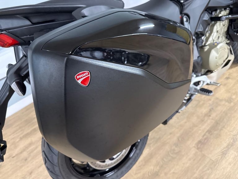 2025 Ducati Multistrada V4 S black Manual