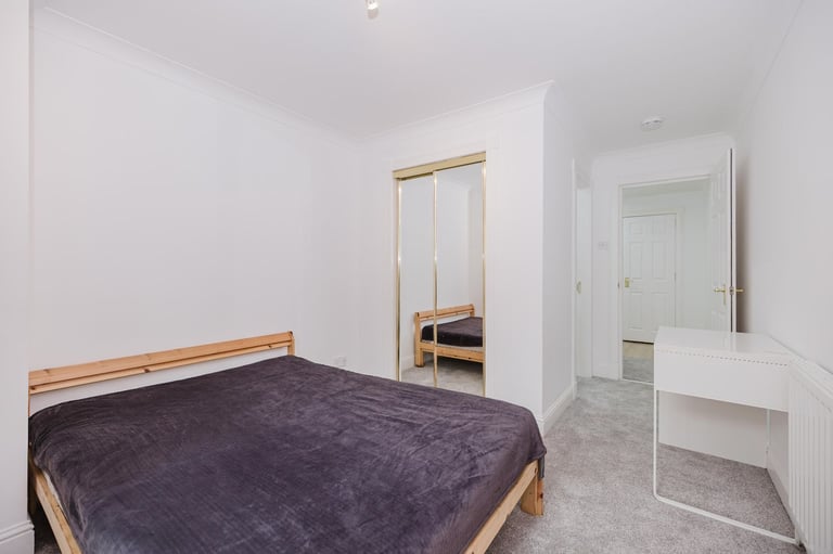 Stunning, 3 bedroom, HMO flat near Causewayside – with private parking – available NOW