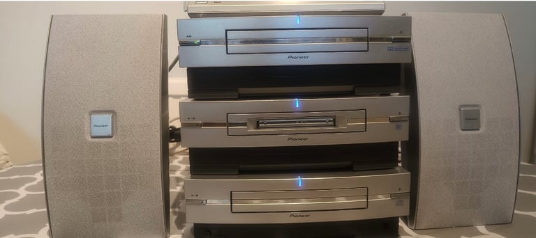 Pioneer L-77 stereo system 