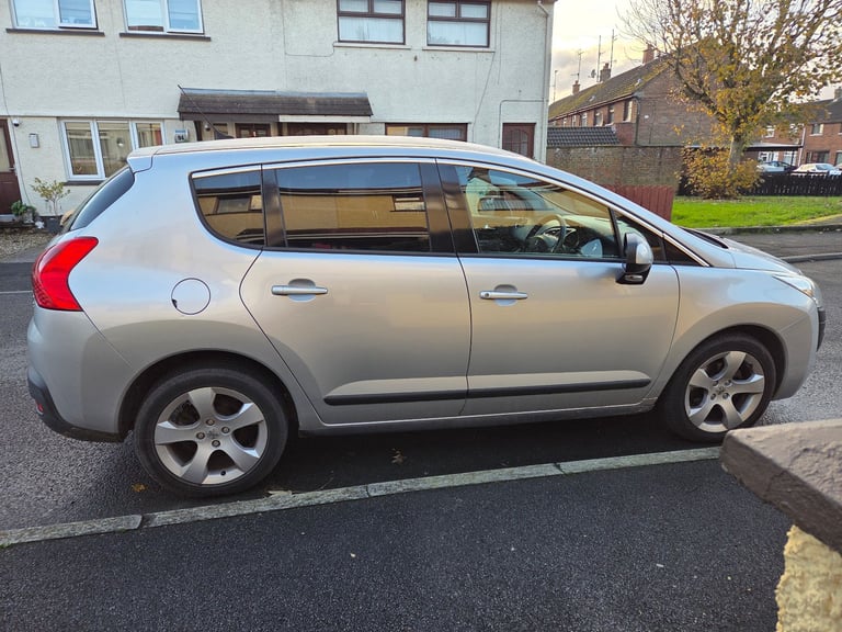 Peugeot, 3008, Hatchback, 2012, Manual, 1560 (cc), 5 doors