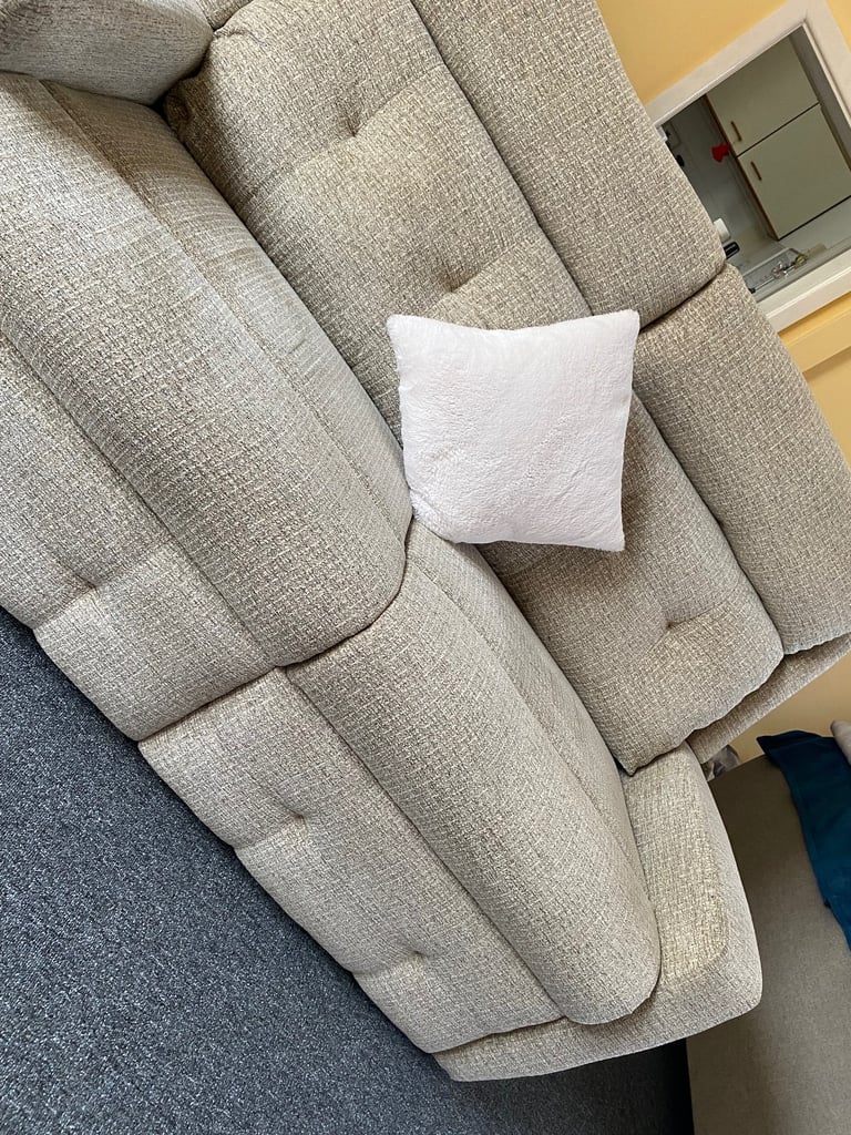 2 SEATER SOFA VGC - DELIVERY AVAILABLE 