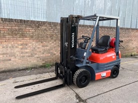 Toyota 1.8t gas forklift, container spec triple mast 