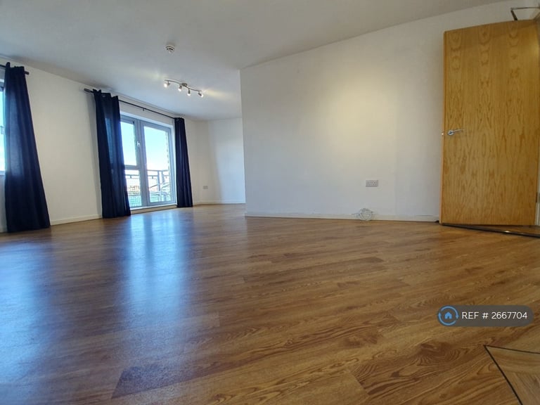 2 bedroom flat in Low Street, Sunderland, SR1 (2 bed) (#2667704)