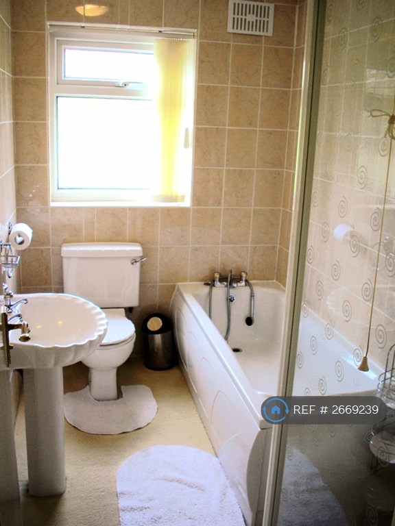 3 bedroom house in Ashbourne Road, Bradford, BD2 (3 bed) (#2669239)
