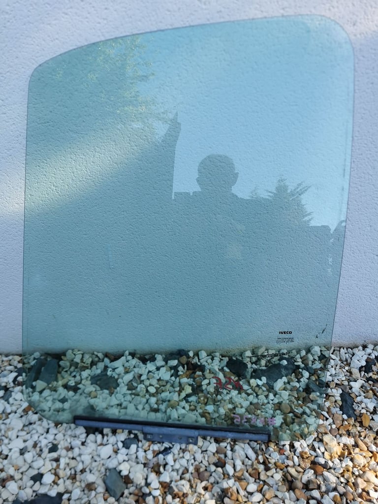 Iveco daily 2007 2008 model n/s door window glass