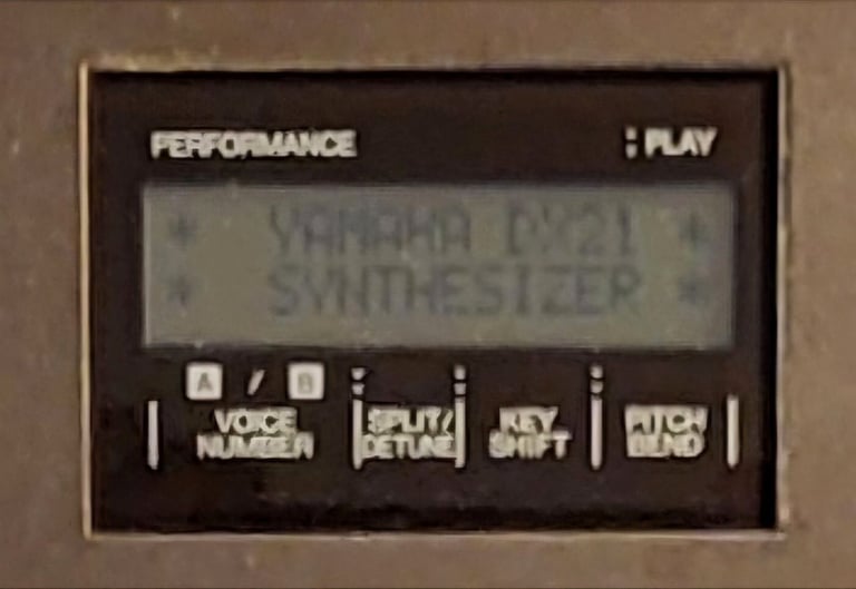 Yamaha DX21 with Original Owners Manual. FREE UK Shipping if required 