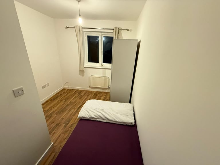 Spacious and Cosy Double Room for Rent in - UB5 6FQ