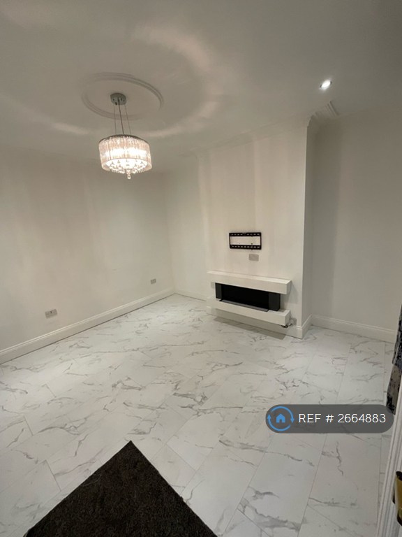 2 bedroom house in Garnet Terrace, Leeds, LS11 (2 bed) (#2664883)