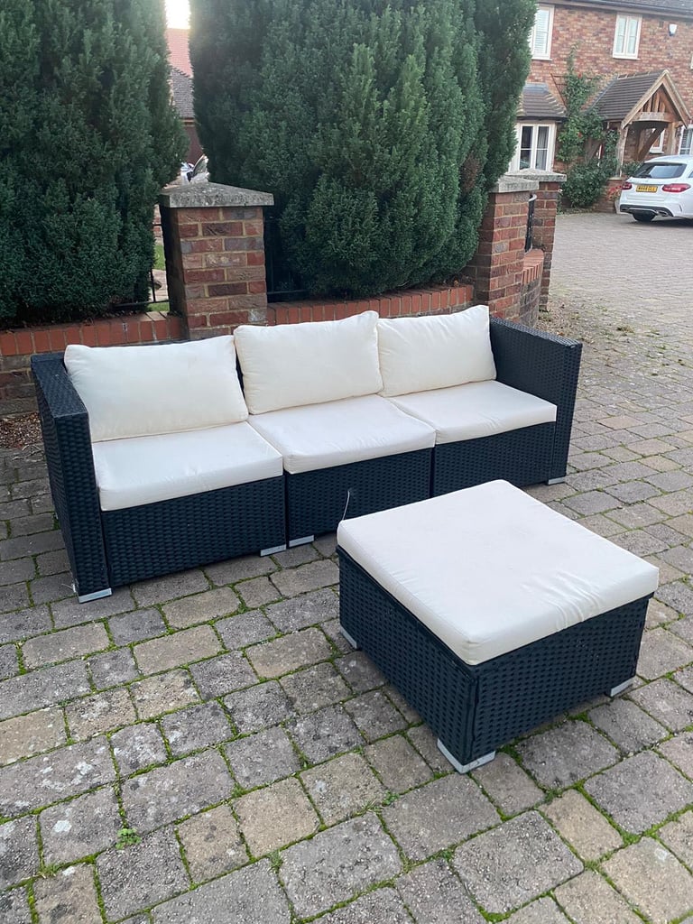 3 seater garden sofa with footrest for £120(we can deliver)