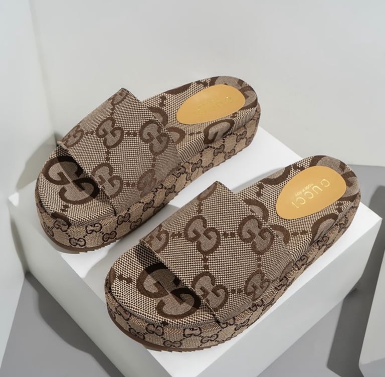 Gucci slides size 38