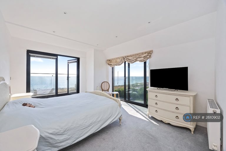 4 bedroom house in Marine Drive, Saltdean, Brighton, BN2 (4 bed) (#2610902)