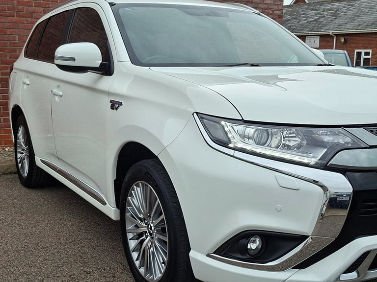 2021 21 Mitsubishi Outlander 2.4 PHEV Dynamic CVT Auto 4WD 13.8kWh. 1 Owner.