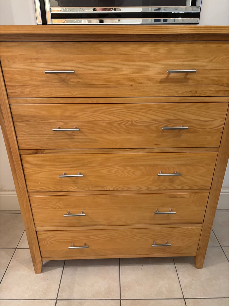 Gorgeous solid oak chest of drawers EXCELLENT CONDITION