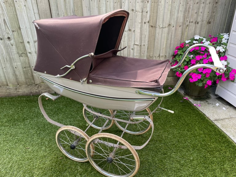 Silver cross dolls prams outlet for sale second hand