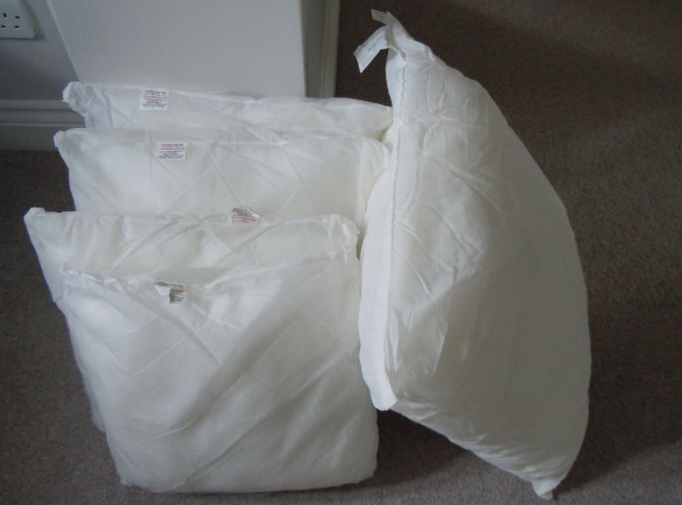 4 CUSHION INSERTS/PADS/INNERS & 1 LARGE INNER