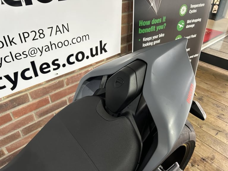 2023 Ducati Streetfighter V4s