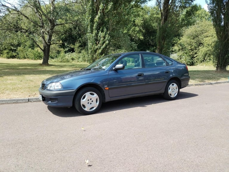 PRACTICAL CLASSIC TOYOTA AVENSIS GS 1.8 PETROL GENUINE 33K FSH 10 MOT TOW BAR