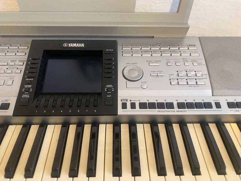 Yamaha PSR 3000 electronic keyboard, stand , cover and carry case 