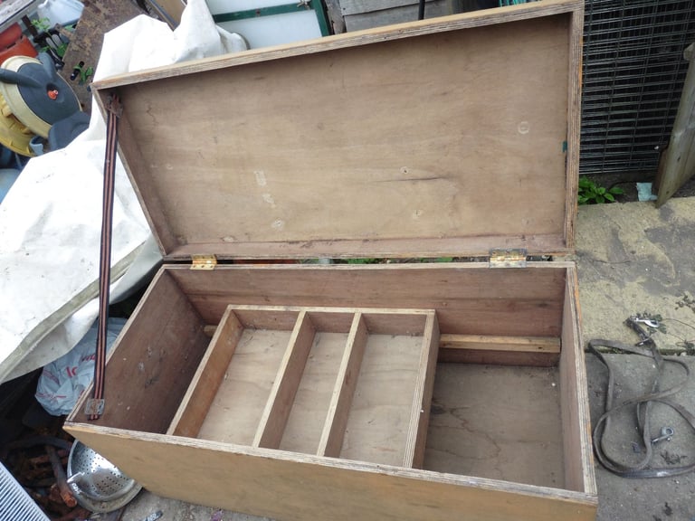 wooden toolbox cabin trunk made from 3/4 ply so very solid