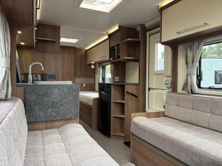2019 Bailey Phoenix Vogue 642 SE Fixed Beds, End Washroom, 12 Months Warranty
